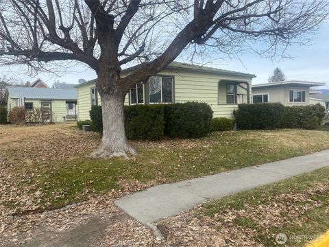 Photo of 224 W Apple Street, Omak, WA 98841 (MLS # 2463414)
