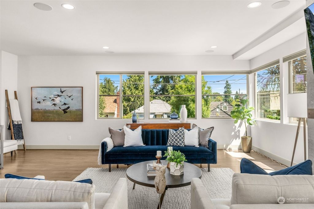 Photo of 5545 39th Avenue NE, Seattle, WA 98105 (MLS # 2134247)