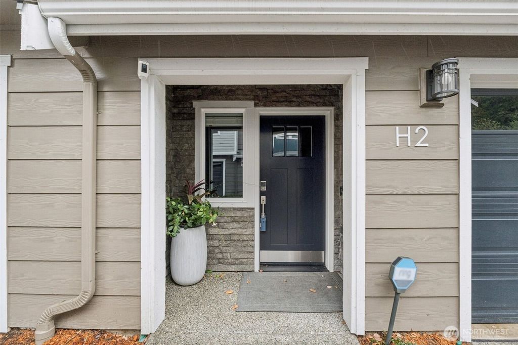 Photo of 18901 12th Place W #H2, Lynnwood, WA 98036 (MLS # 2404088)