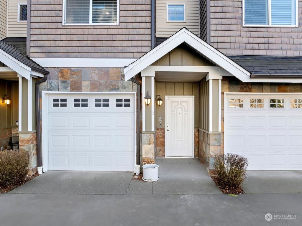 Photo of 17813 80th Avenue NE #D8, Kenmore, WA 98028 (MLS # 2328045)