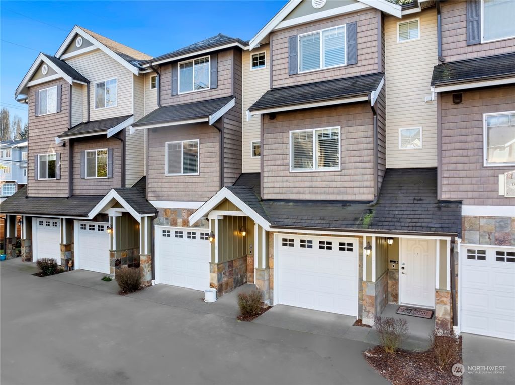 Photo of 17813 80th Avenue NE #D8, Kenmore, WA 98028 (MLS # 2328045)
