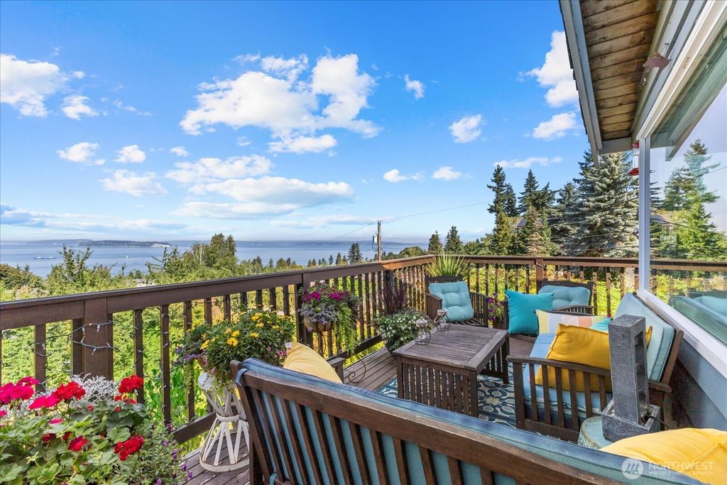 Photo of 5302 Sound Avenue, Everett, WA 98203 (MLS # 2434024)
