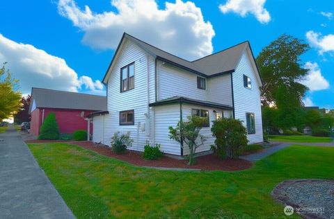 Photo of 813 NW Ohio Avenue, Chehalis, WA 98532 (MLS # 2397840)