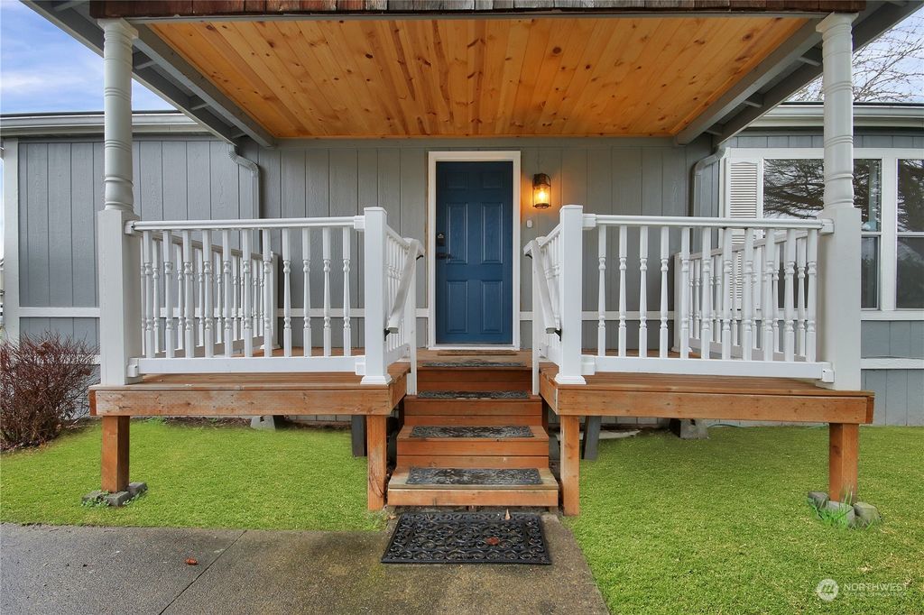Photo of 251 Stanley Avenue, Algona, WA 98001 (MLS # 2187958)
