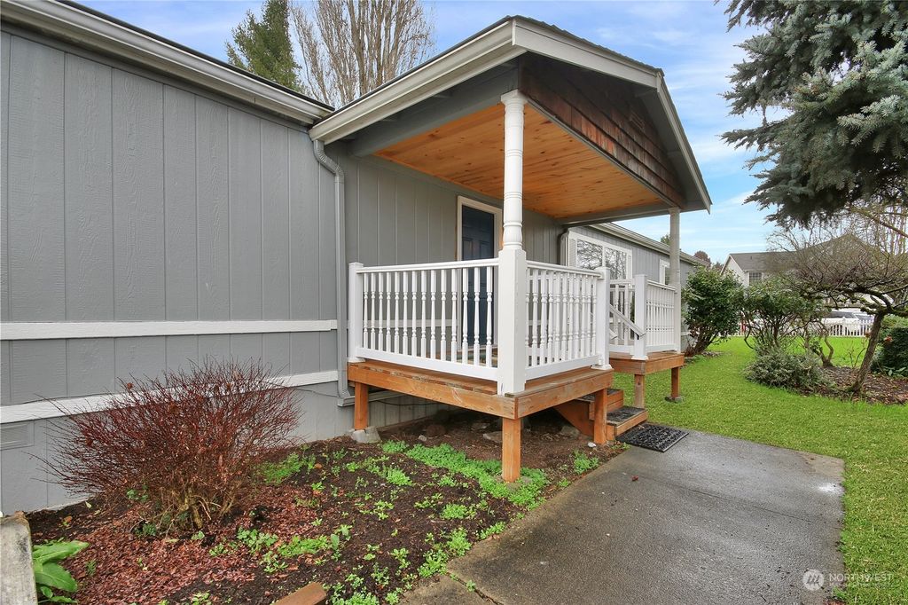 Photo of 251 Stanley Avenue, Algona, WA 98001 (MLS # 2187958)
