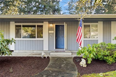 Photo of 604 Hawks Glen Drive SE, Olympia, WA 98513 (MLS # 2463930)