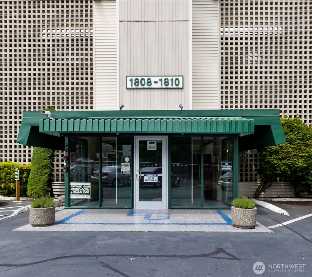 Photo of 1808 S 118th Street #102, Seattle, WA 98168 (MLS # 2425001)