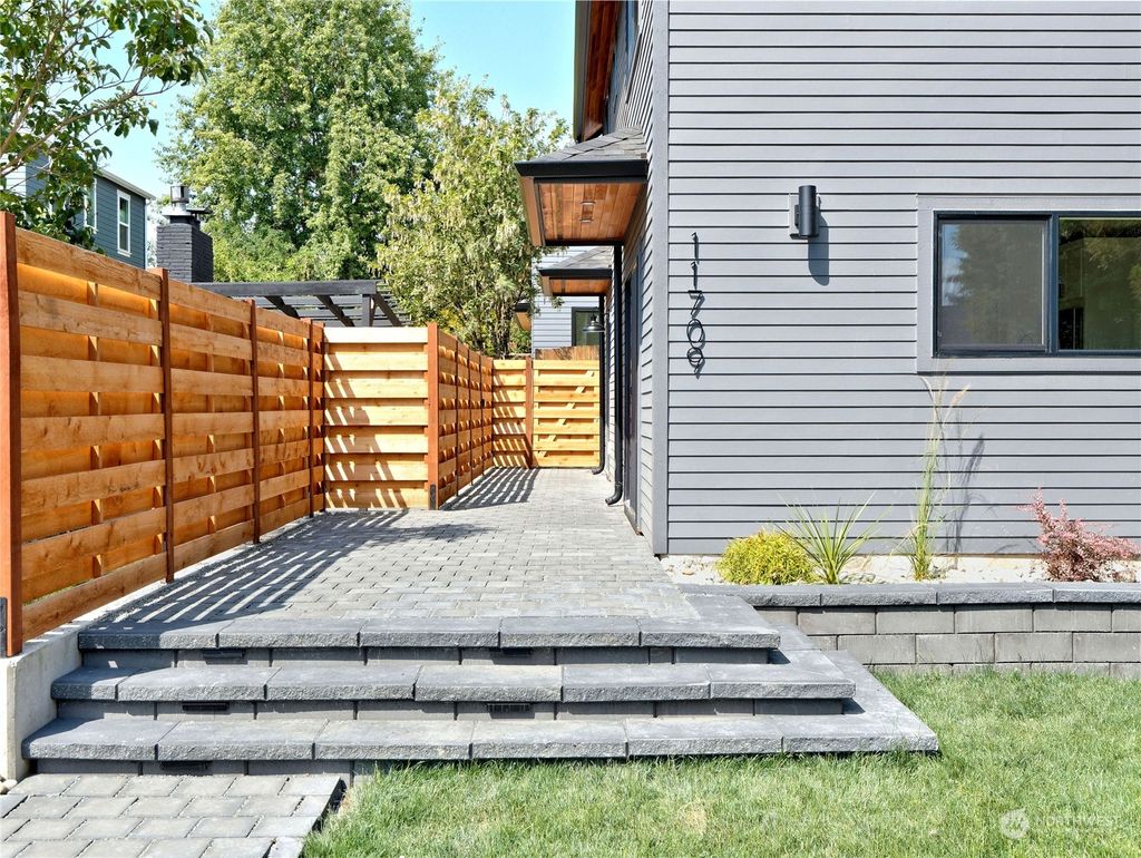 Photo of 11709 Fremont Avenue N, Seattle, WA 98133 (MLS # 2270400)