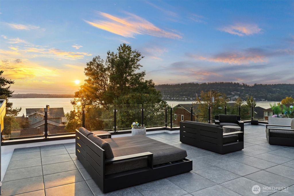 Photo of 903 N 33rd Place, Renton, WA 98056 (MLS # 2460066)