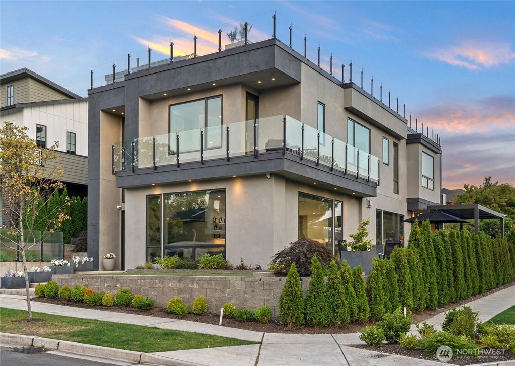 Photo of 903 N 33rd Place, Renton, WA 98056 (MLS # 2460066)