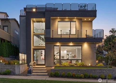 Photo of 903 N 33rd Place, Renton, WA 98056 (MLS # 2460066)