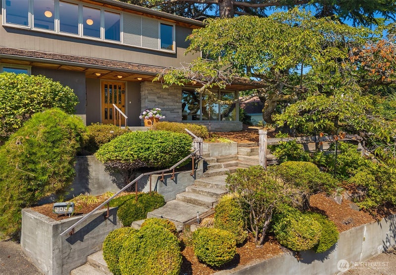 3023 E Laurelhurst Drive NE
