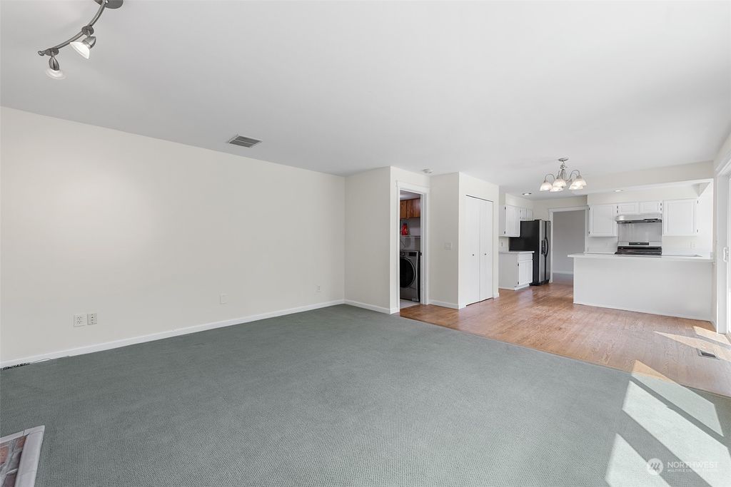 Photo of 24017 SE 42nd Street, Sammamish, WA 98029 (MLS # 2138128)