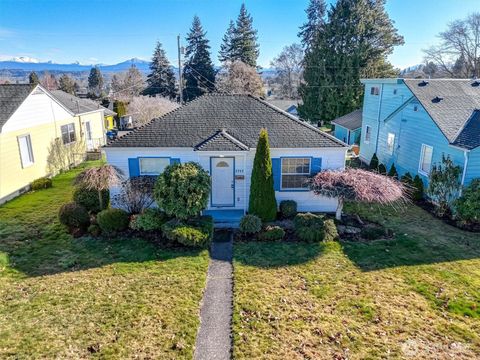Photo of 1717 Cedar Street, Everett, WA 98201 (MLS # 2479300)