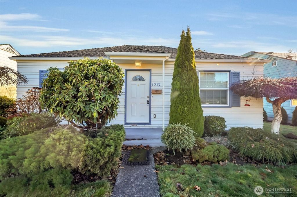 Photo of 1717 Cedar Street, Everett, WA 98201 (MLS # 2479300)