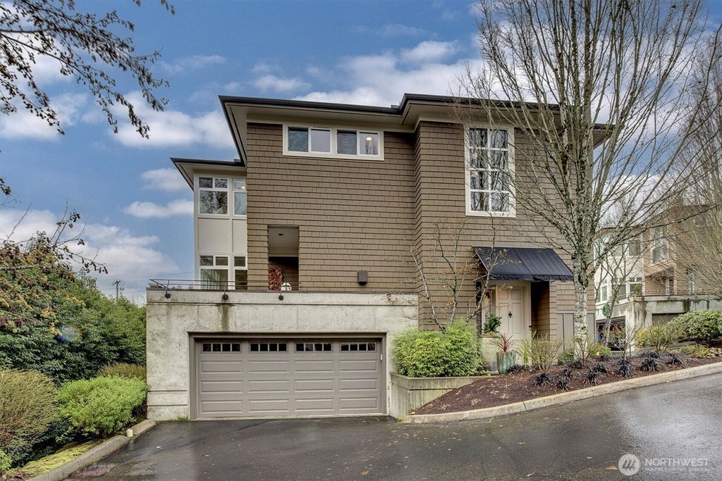Photo of 8627 112th Lane NE, Kirkland, WA 98033 (MLS # 2474613)