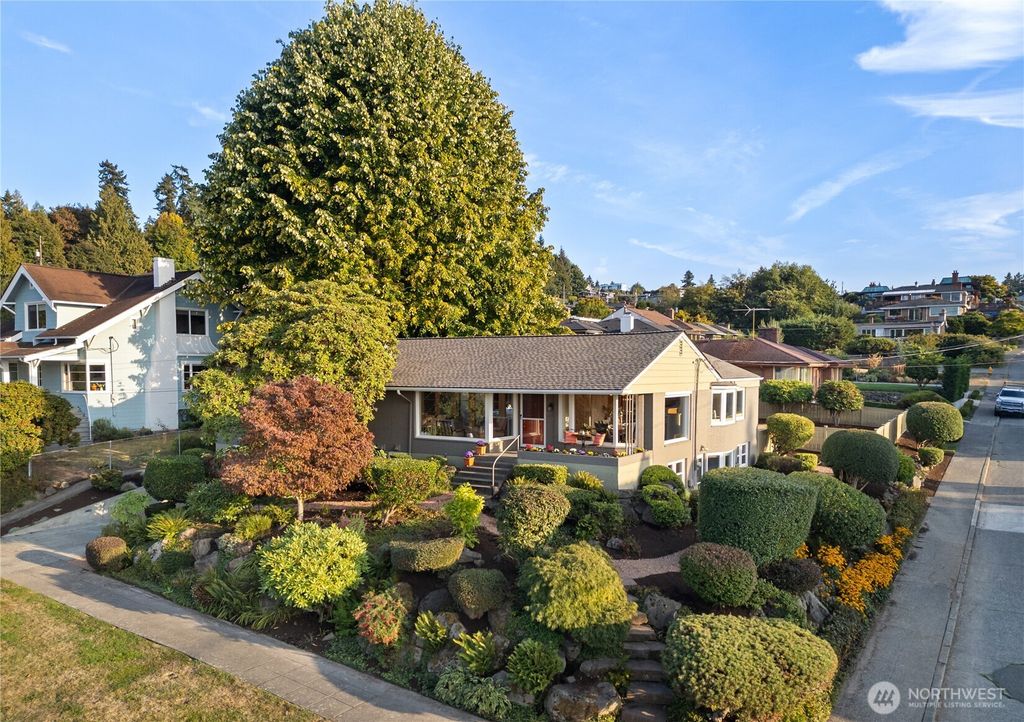 Photo of 5625 SW Hanford Street, Seattle, WA 98116 (MLS # 2428408)