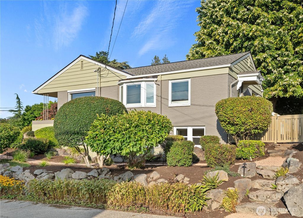 Photo of 5625 SW Hanford Street, Seattle, WA 98116 (MLS # 2428408)