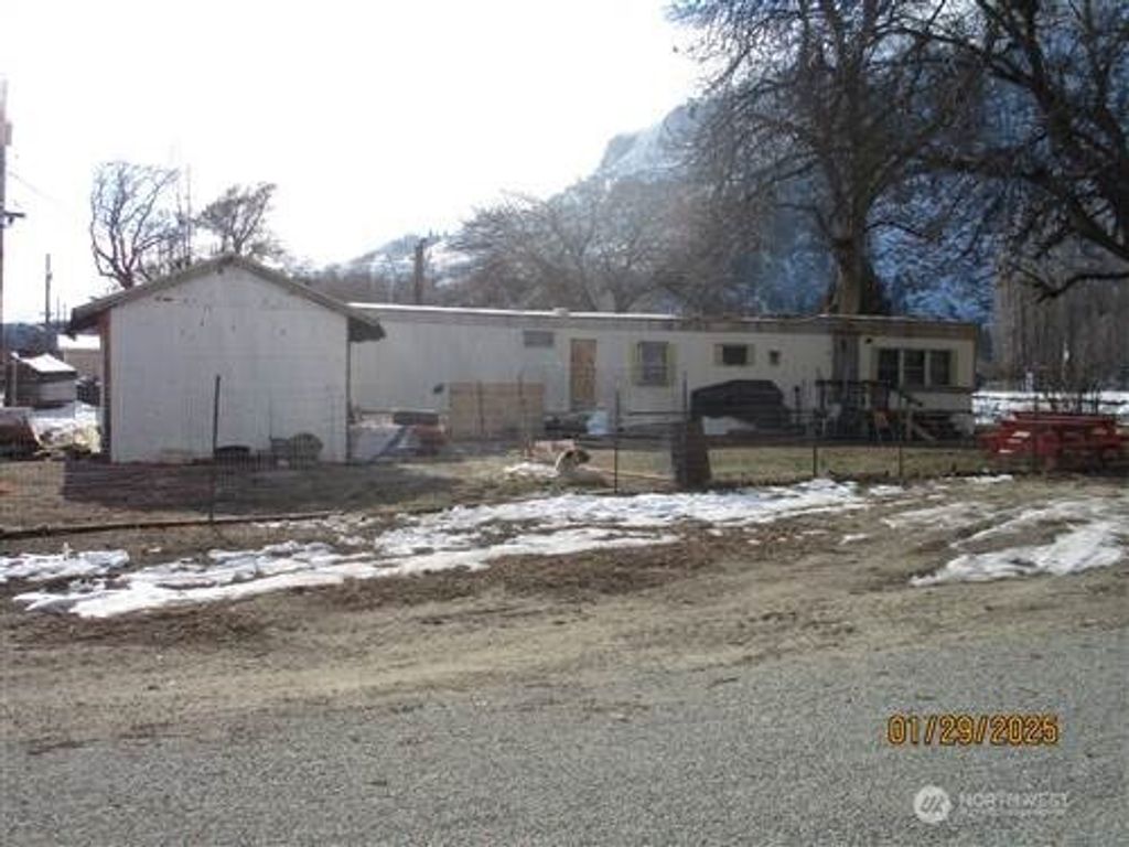 Photo of 204 Davis Ave. Ave, Brewster, WA 98812 (MLS # 2462852)