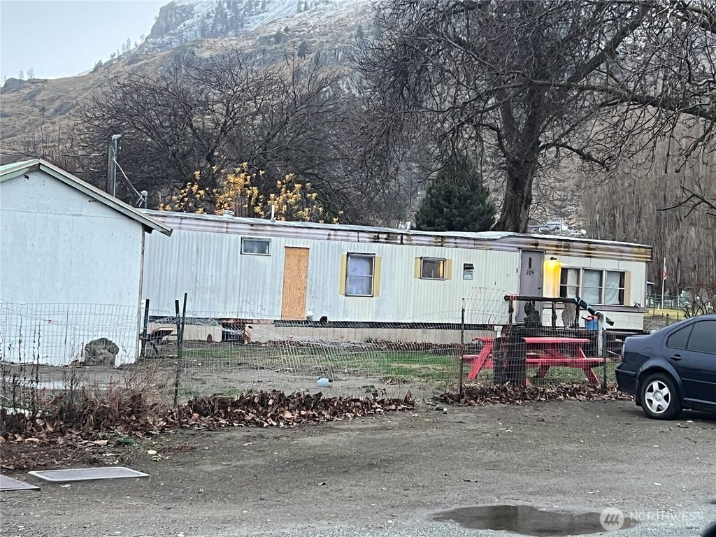 Photo of 204 Davis Ave. Ave, Brewster, WA 98812 (MLS # 2462852)