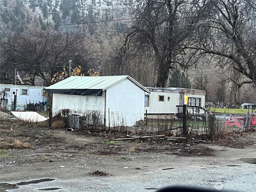 Photo of 204 Davis Ave. Ave, Brewster, WA 98812 (MLS # 2462852)