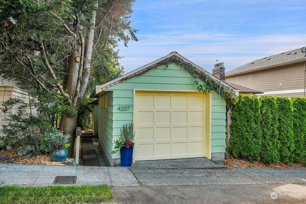 Photo of 4207 SW Sullivan Street, Seattle, WA 98136 (MLS # 2285502)