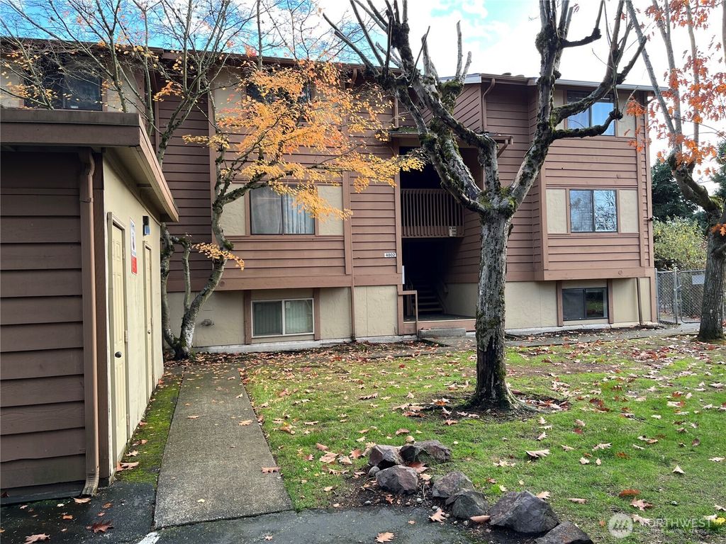 Photo of 4802 S 187th Place #A206, SeaTac, WA 98188 (MLS # 2454055)