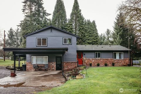 Photo of 410 Studebaker Spur 2, Castle Rock, WA 98611 (MLS # 2482920)