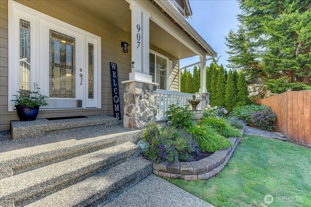 Photo of 907 196th Place SW, Lynnwood, WA 98036 (MLS # 2378750)