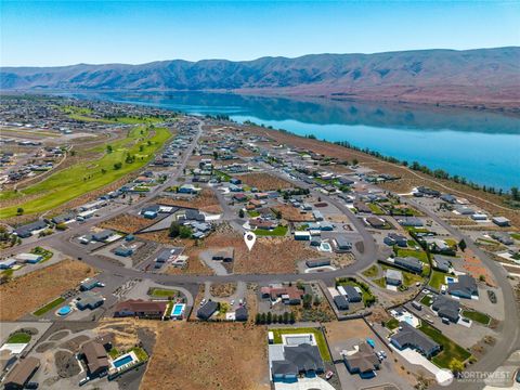 Photo of 711 Sunset Boulevard SW, Mattawa, WA 99349 (MLS # 2518656)