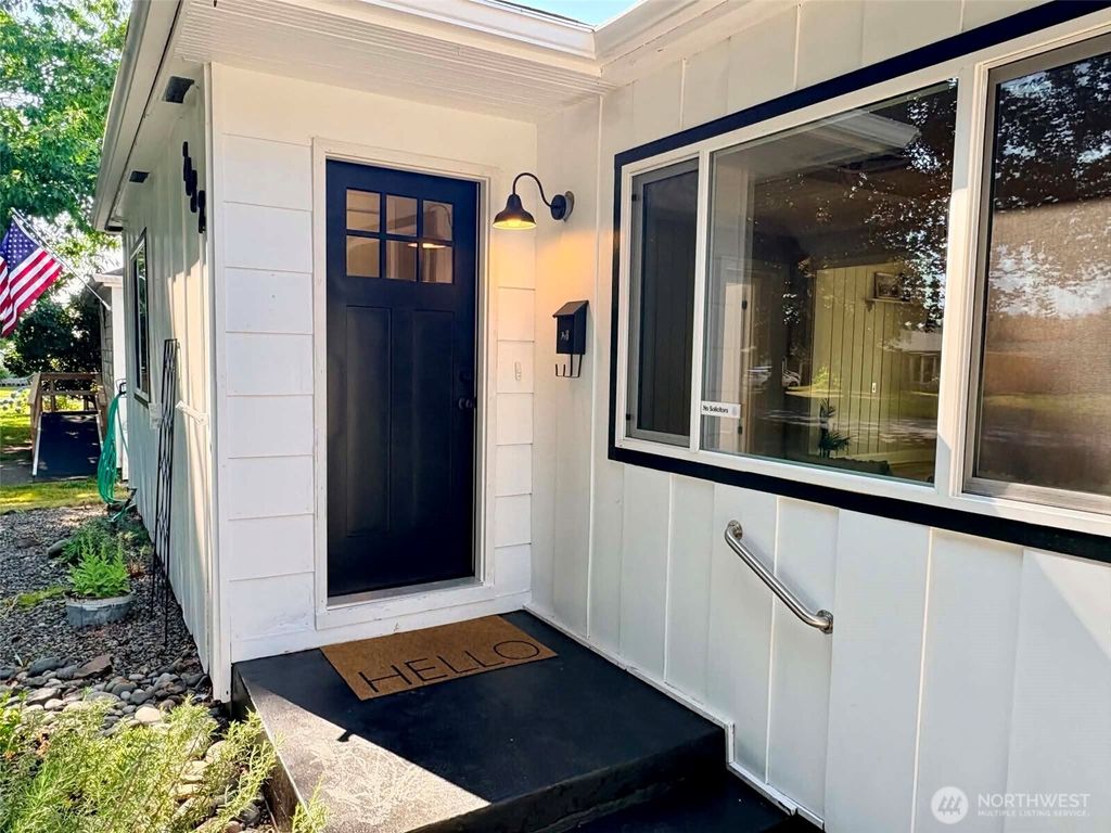 Photo of 2832 Louisiana Street, Longview, WA 98632 (MLS # 2544662)