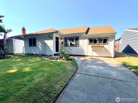 Photo of 2832 Louisiana Street, Longview, WA 98632 (MLS # 2544662)