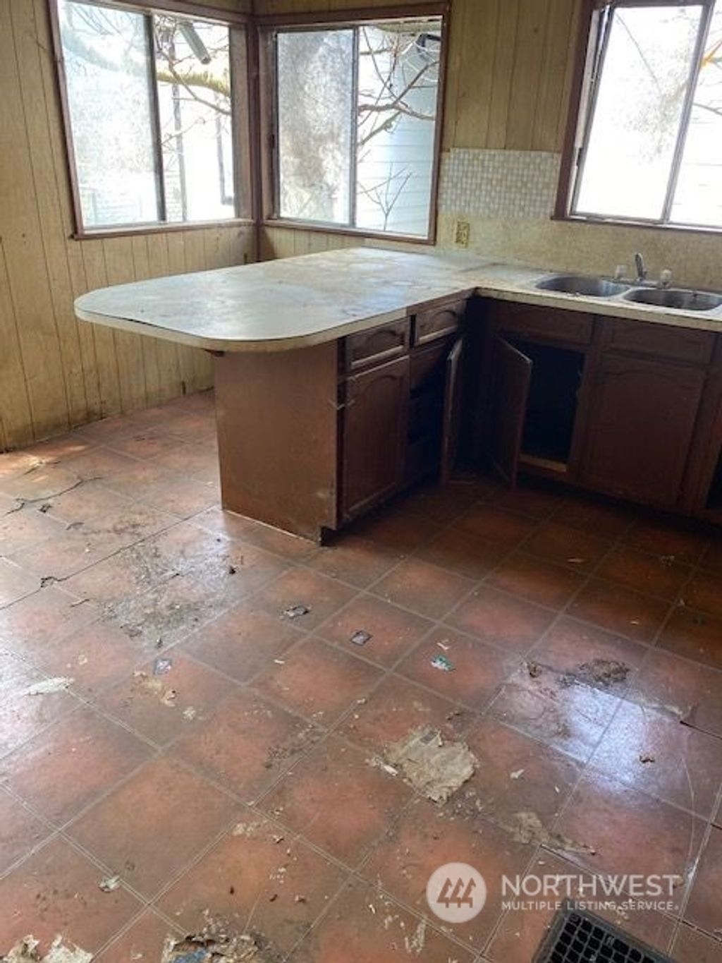 Photo of 5907 44th Avenue S, Seattle, WA 98118 (MLS # 2126342)