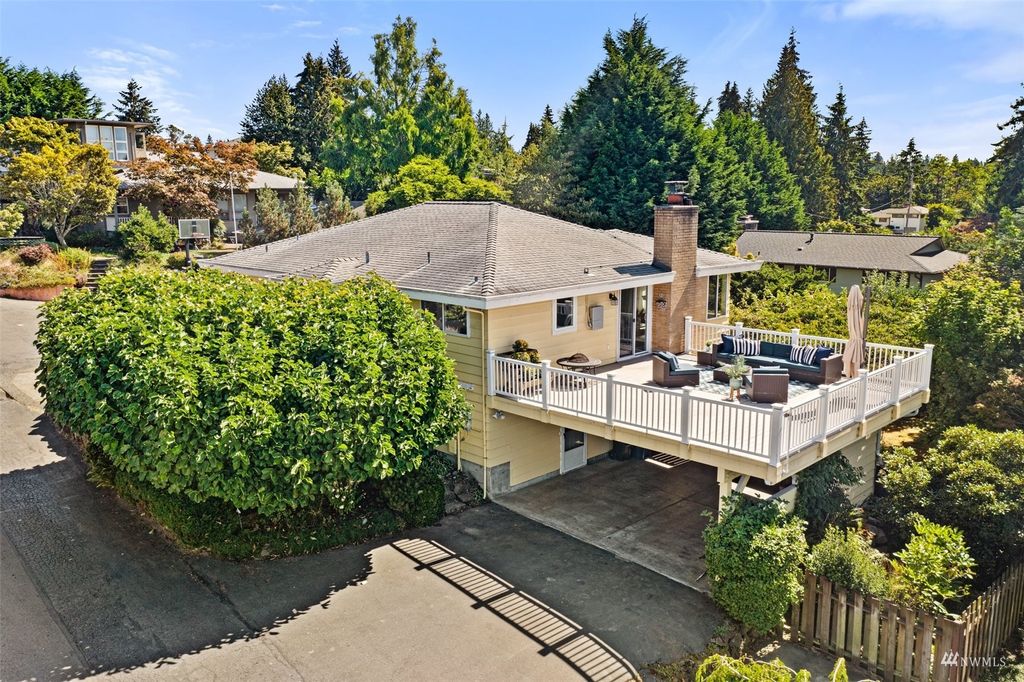 Photo of 2005 SW 117th Place, Burien, WA 98146 (MLS # 1992738)