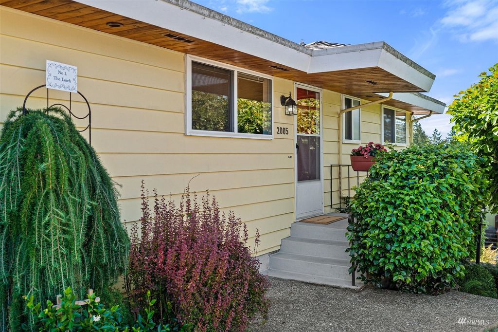 Photo of 2005 SW 117th Place, Burien, WA 98146 (MLS # 1992738)