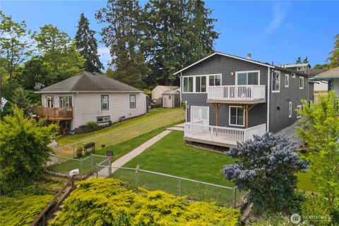 Photo of 2126 E Grand Avenue, Everett, WA 98201 (MLS # 2534743)