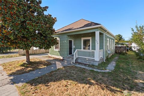 Photo of 303 W Magnolia Street, Centralia, WA 98531 (MLS # 2425440)