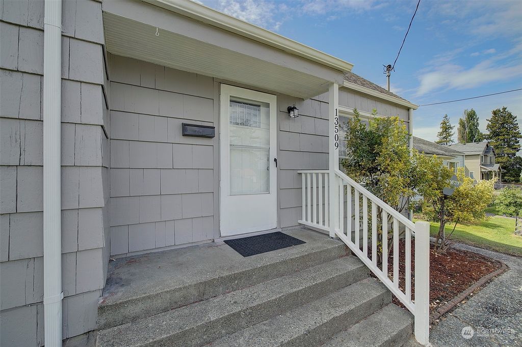 Photo of 13509 35th Avenue S, Tukwila, WA 98168 (MLS # 2266217)