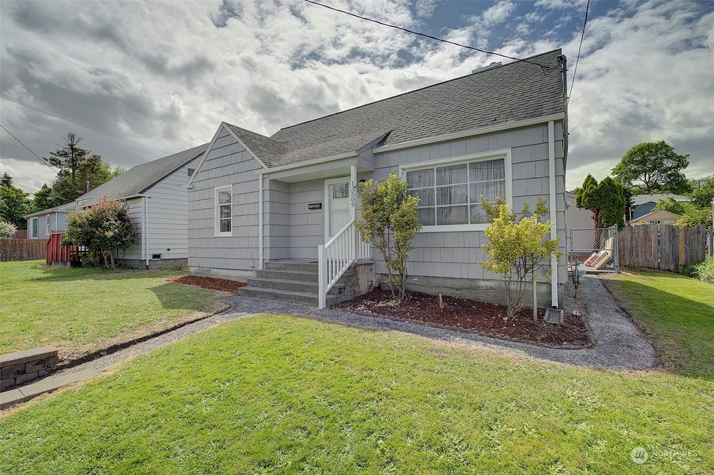 Photo of 13509 35th Avenue S, Tukwila, WA 98168 (MLS # 2266217)