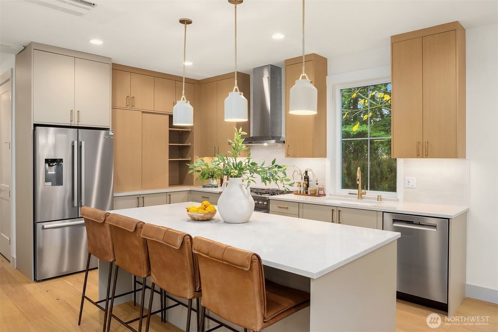 Photo of 13131 NE 87th Lane, Kirkland, WA 98033 (MLS # 2459025)