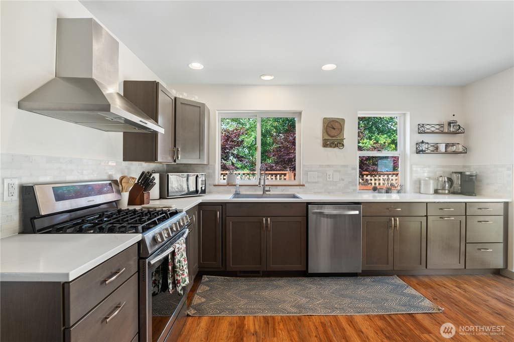 Photo of 1715 E Illinois ST, Bellingham, WA 98226 (MLS # 2571146)