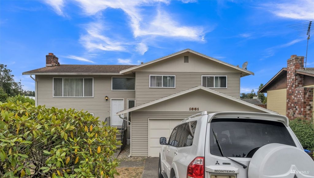 Photo of 1661 Index Avenue SE, Renton, WA 98058 (MLS # 1987604)