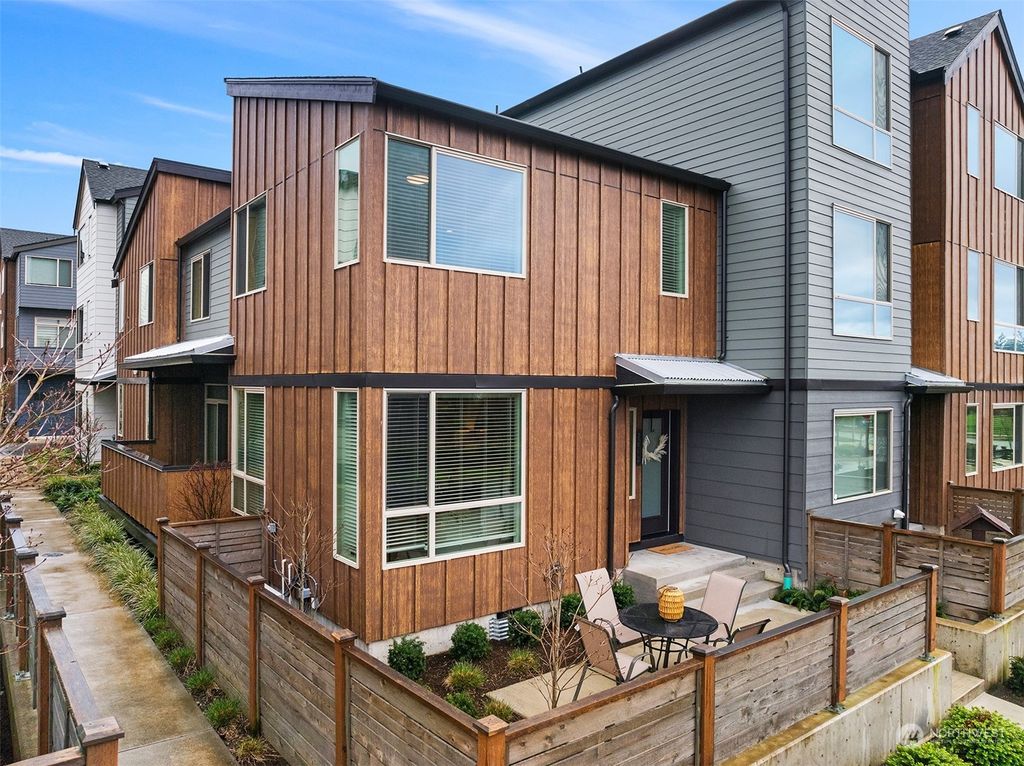 Photo of 32712 Hemlock Avenue SE, Black Diamond, WA 98010 (MLS # 2199907)