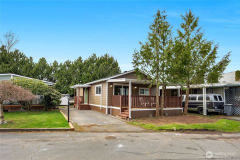 Photo of 7031 NE 175th Street #33, Kenmore, WA 98028 (MLS # 2352869)
