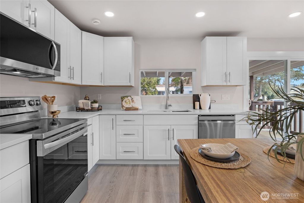 Photo of 7031 NE 175th Street #33, Kenmore, WA 98028 (MLS # 2352869)