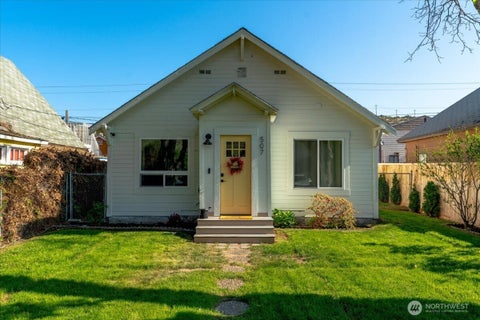 Photo of 507 E Wapato Avenue, Chelan, WA 98816 (MLS # 2530295)