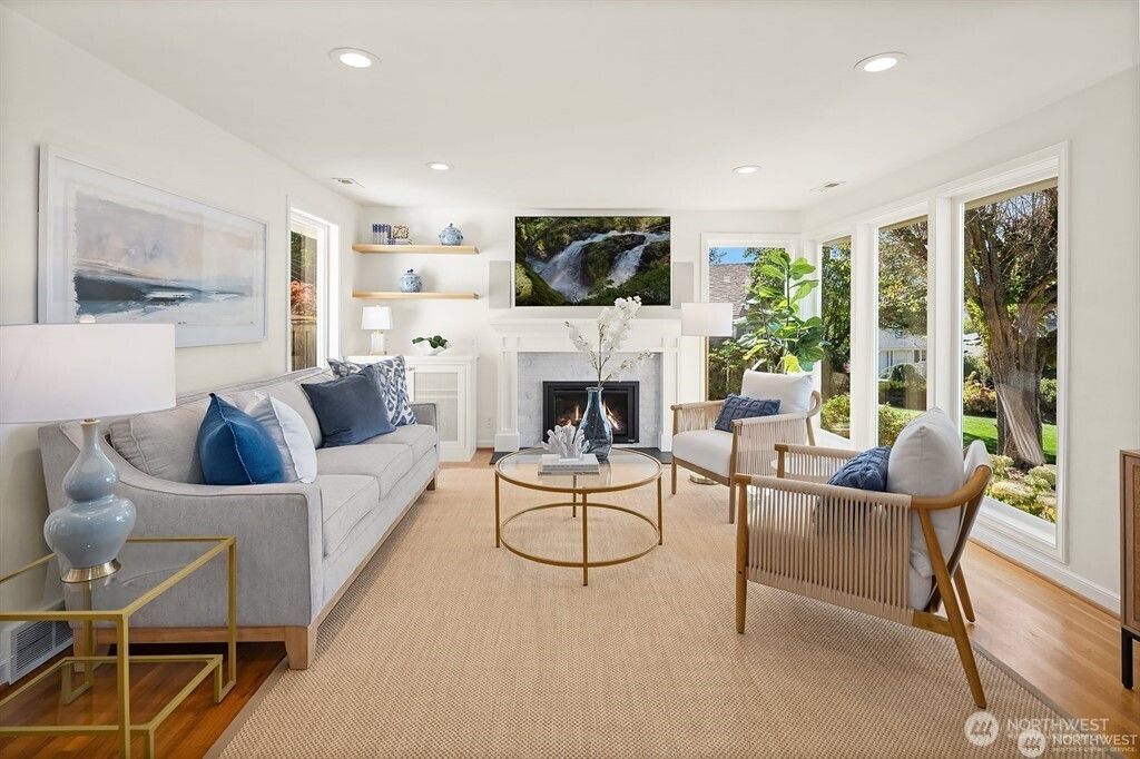 Photo of 5606 59th Avenue NE, Seattle, WA 98105 (MLS # 2457422)