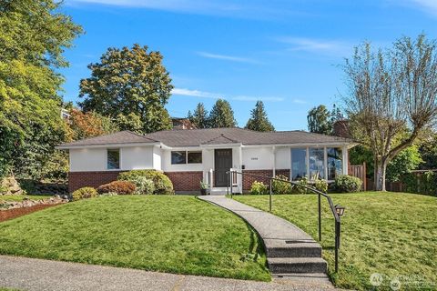 Photo of 5606 59th Avenue NE, Seattle, WA 98105 (MLS # 2457422)