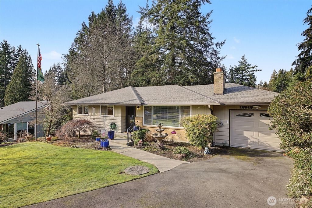 Photo of 18519 Kenlake Place NE, Kenmore, WA 98028 (MLS # 2476327)