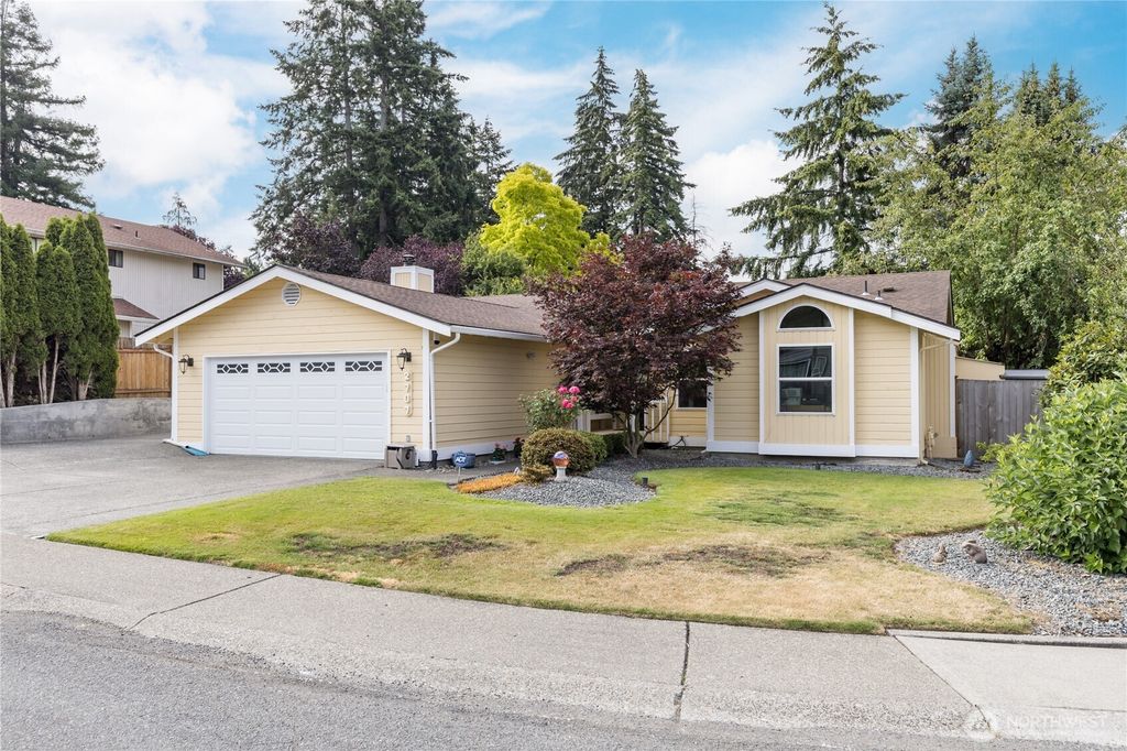 Photo of 2707 S 366th Place, Federal Way, WA 98003 (MLS # 2549325)
